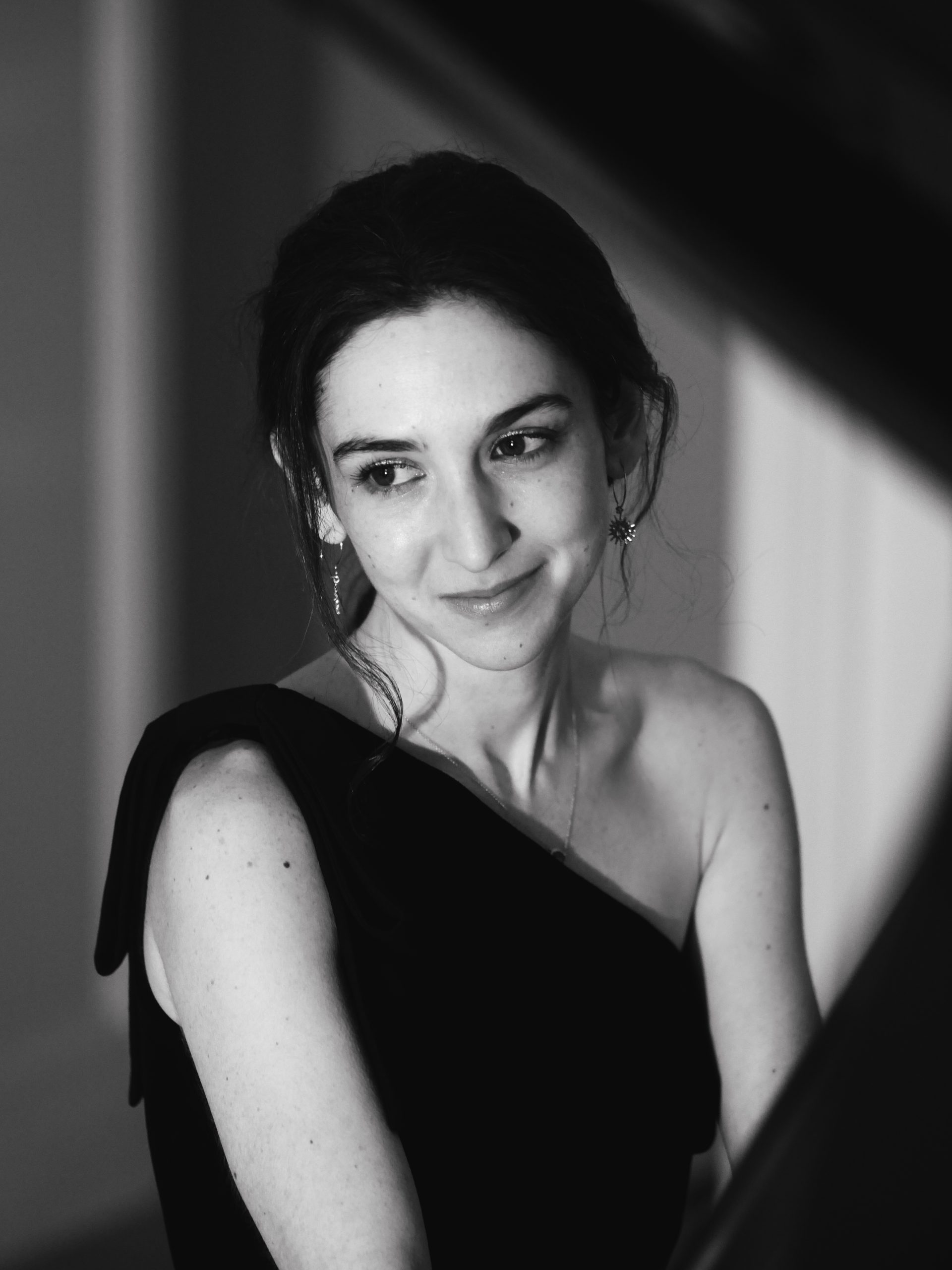 Julia Hamos, piano